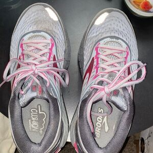 Brooks Women's Sneakers - Gray and Pink Accents